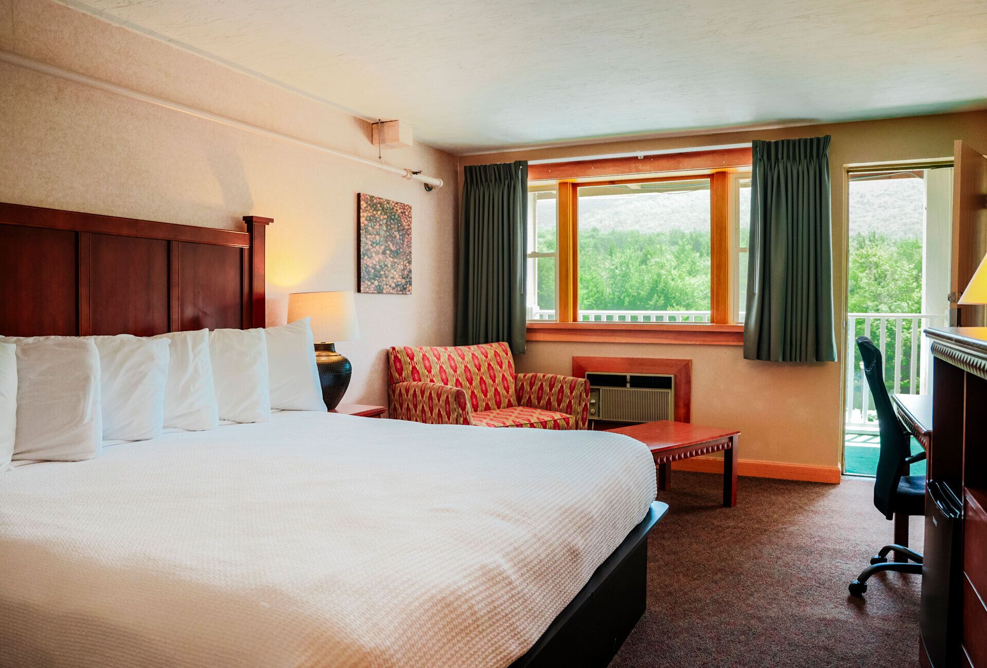 Room, Lake View, Lakeside | Individually decorated, individually furnished, iron/ironing board