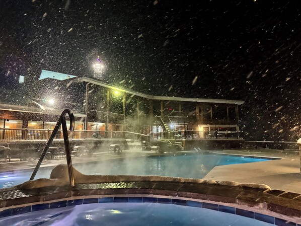 Indoor pool, outdoor pool - Indian Head Resort (Lincoln)