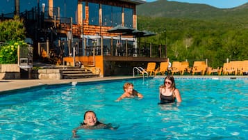 Piscina interna, piscina externa