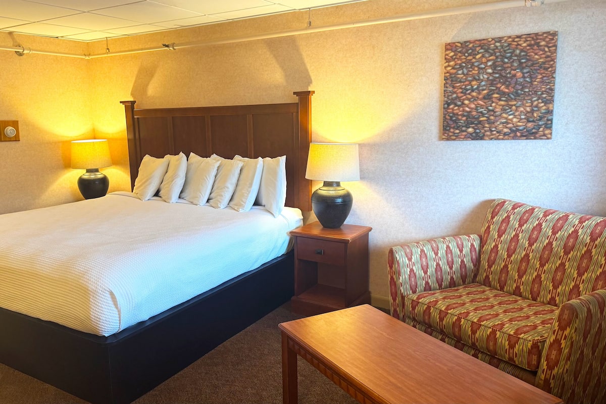 Room, Lake View, Lakeside | Individually decorated, individually furnished, iron/ironing board