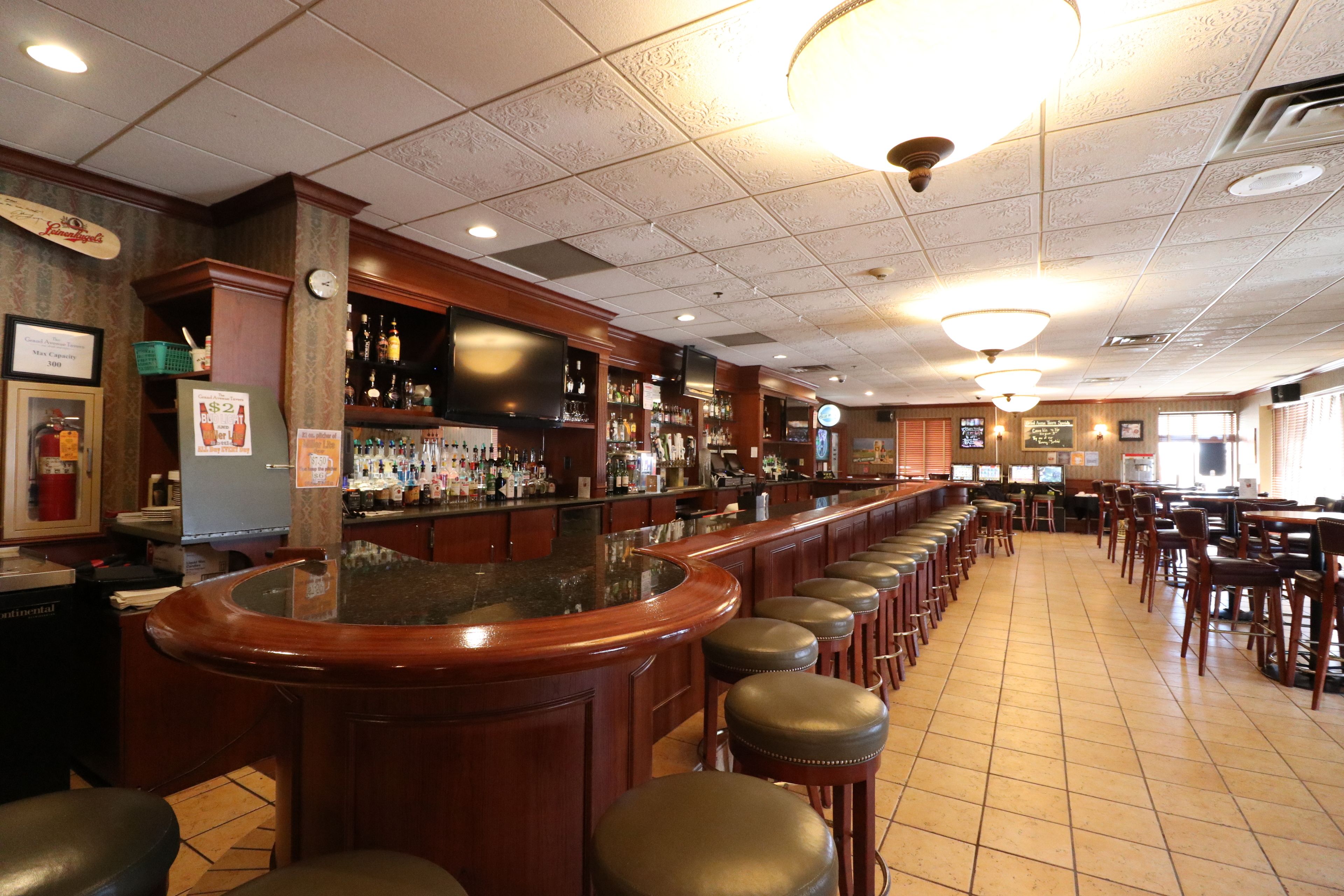 serves lunch and dinner