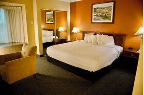 Family Room, 1 King Bed with Sofa bed, City View