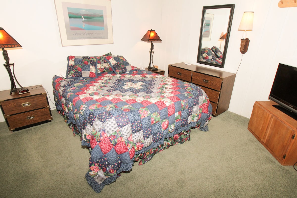 Studio Loft, 2 Baths | 1 bedroom, individually decorated, individually furnished, free WiFi