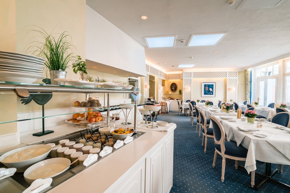 Hotel Deidesheimer Hof by null