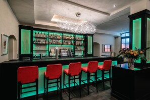 Bar (on property) - Hotel Deidesheimer Hof (Deidesheim)