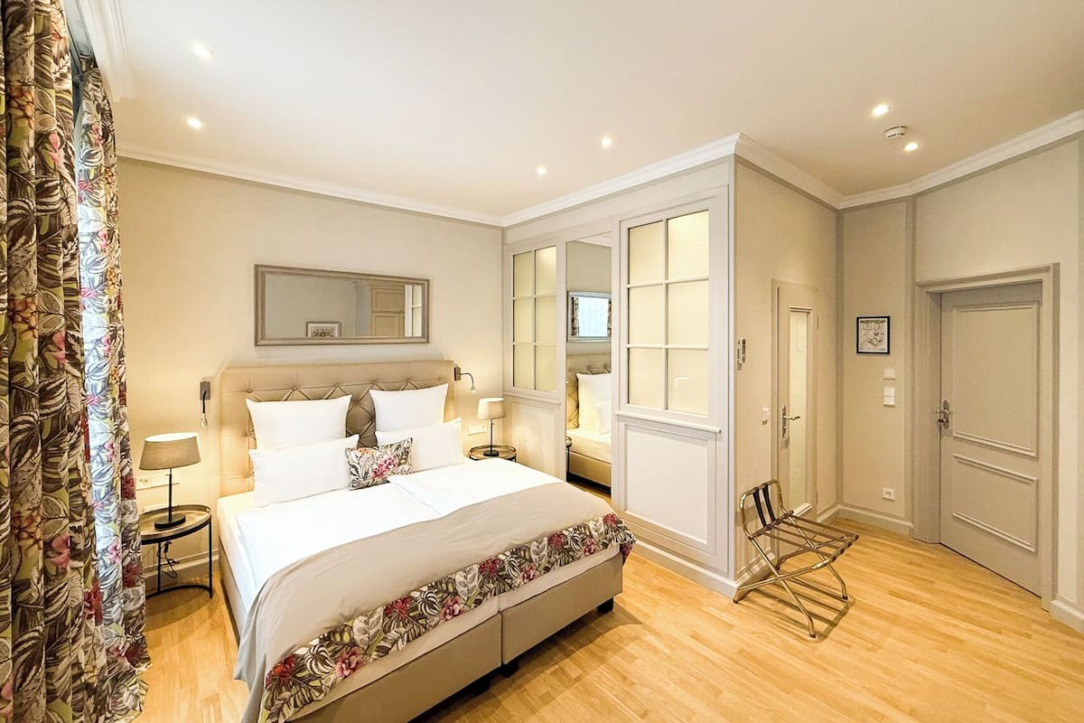 comfort double room | minibar, in-room safe, desk, soundproofing