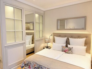 Comfort Double Room | Minibar, in-room safe, desk, soundproofing - Hotel Deidesheimer Hof (Deidesheim)