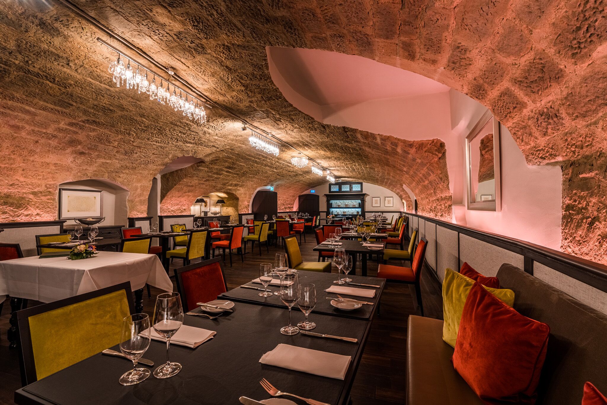 Se sirven comidas, cenas y cocina internacional 