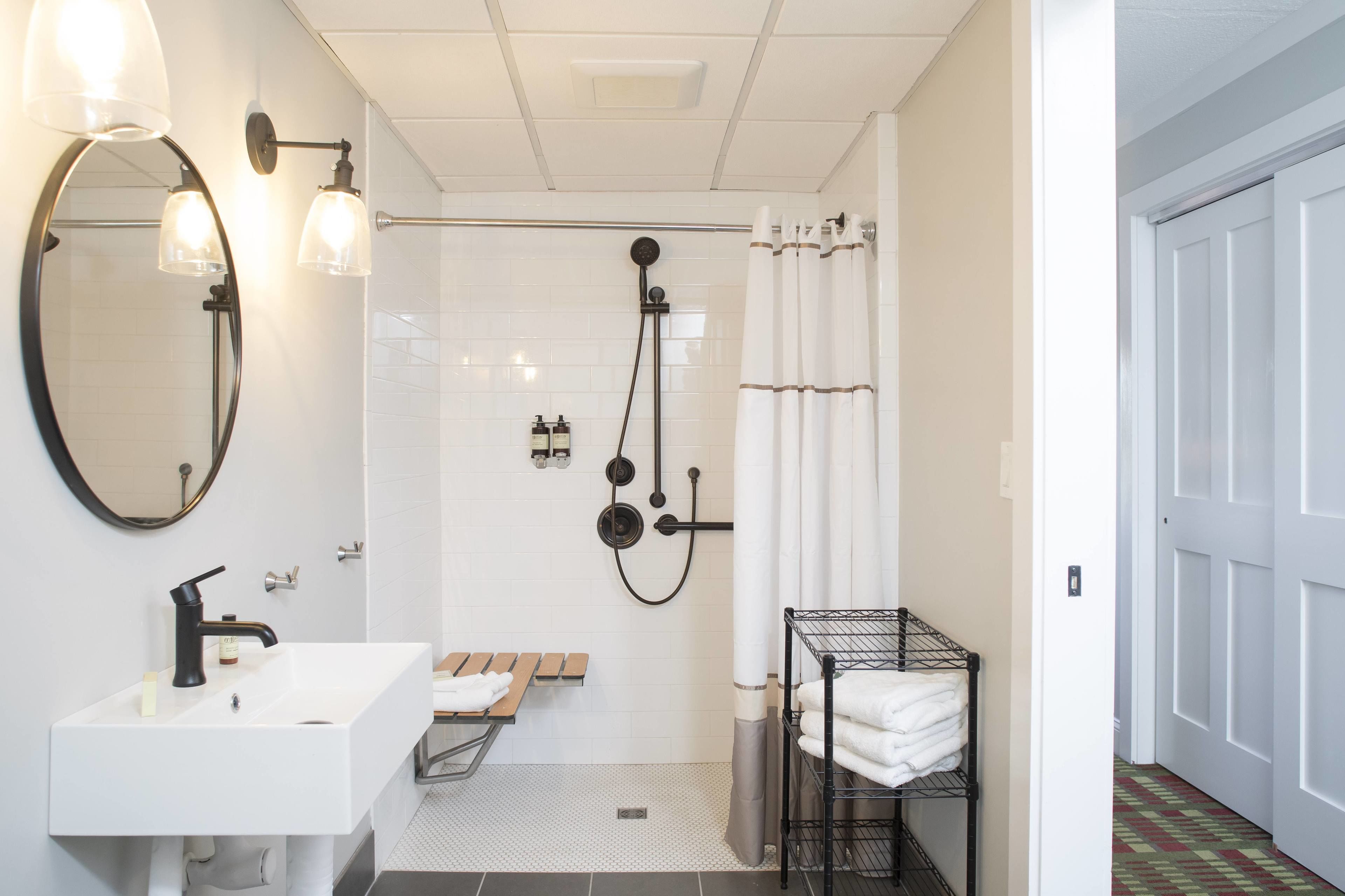 combined shower/bathtub, free toiletries, hair dryer, towels