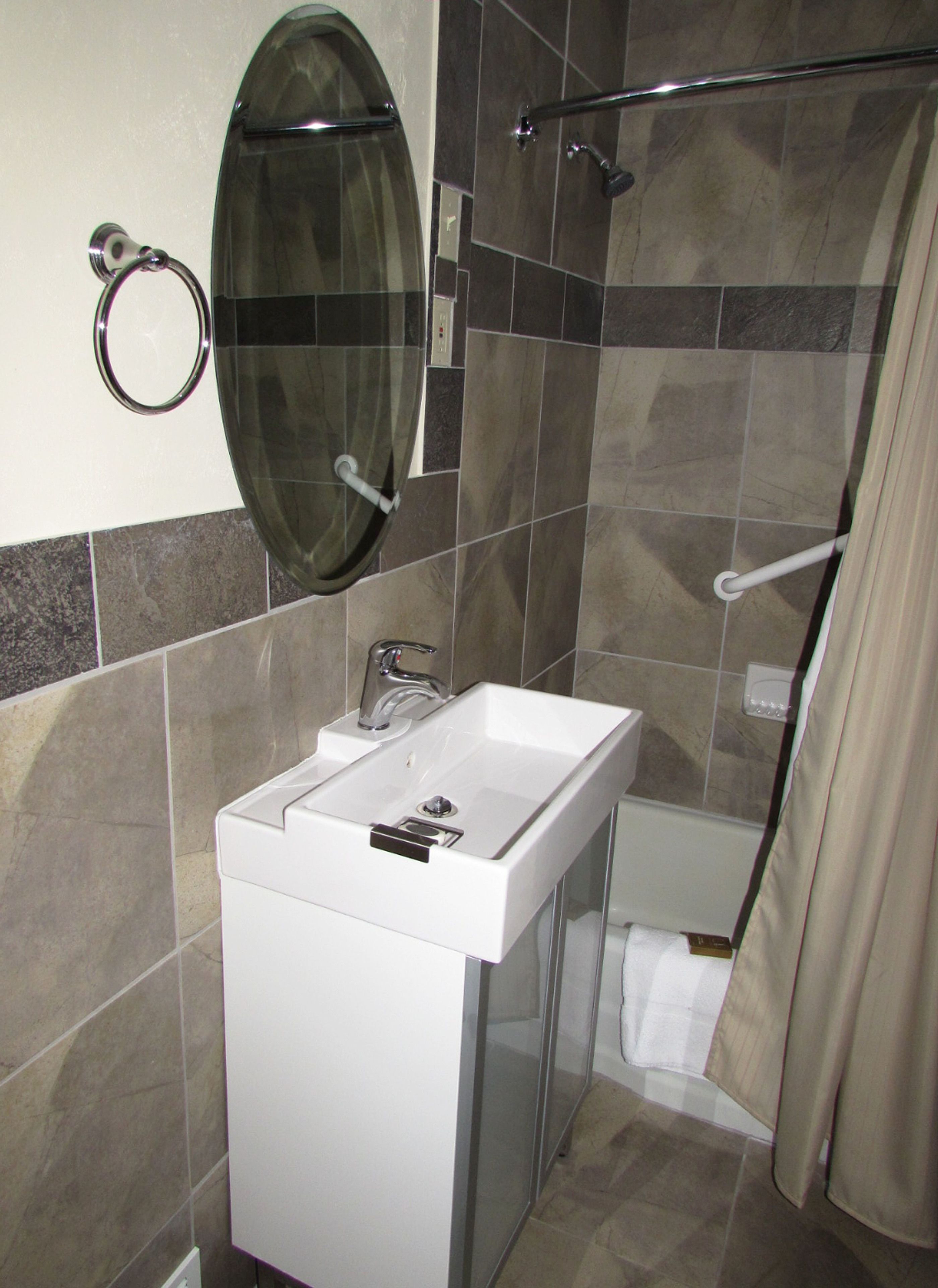 superior room, ocean view | bathroom | combined shower/bathtub, free toiletries, hair dryer, towels