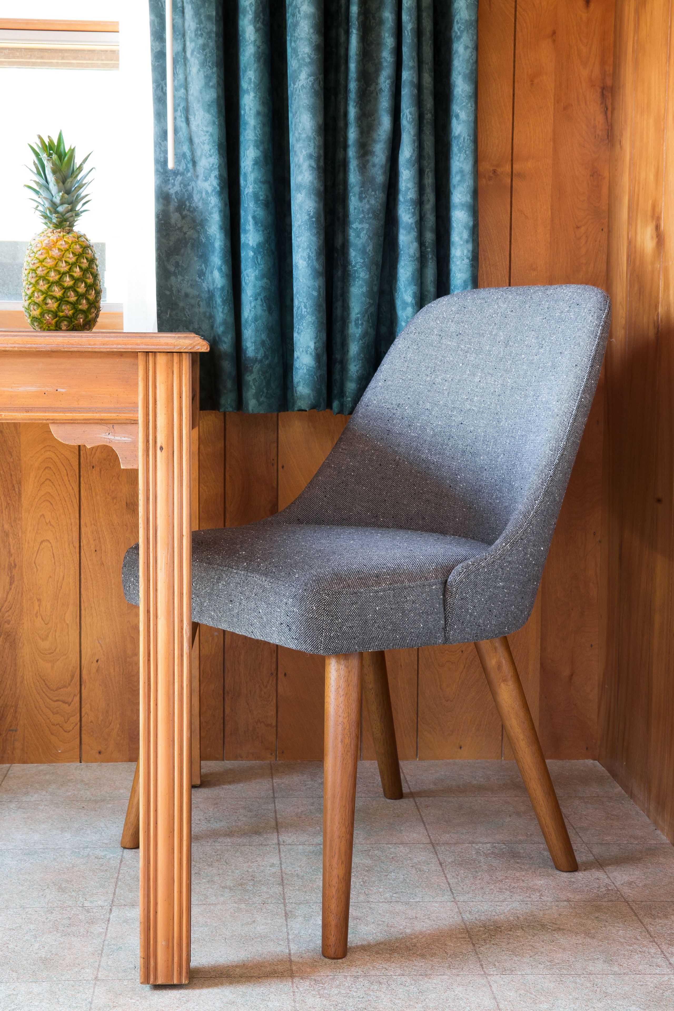 32-inch flat-screen tv with cable channels