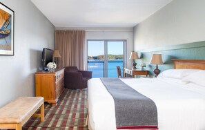 Premium bedding, desk, blackout curtains, iron/ironing board - Ocean Gate Resort (Southport)