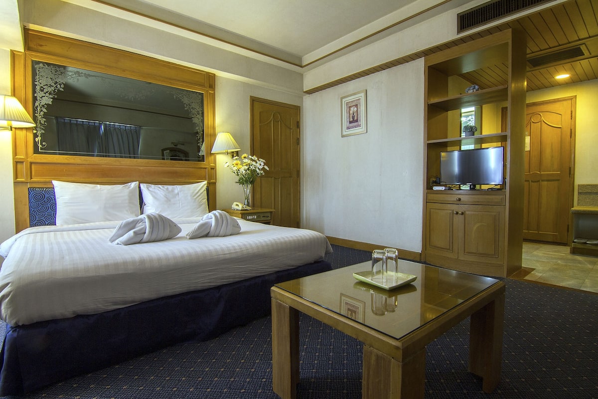 Habitación Deluxe (Classic) | Ropa de cama hipoalergénica y caja de seguridad en la habitación