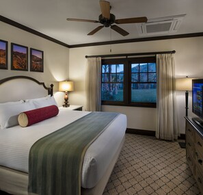 Casita, 1-King Bed | セーフティボックス (室内)、デスク、ノートパソコン用作業スペース、アイロン / アイロン台