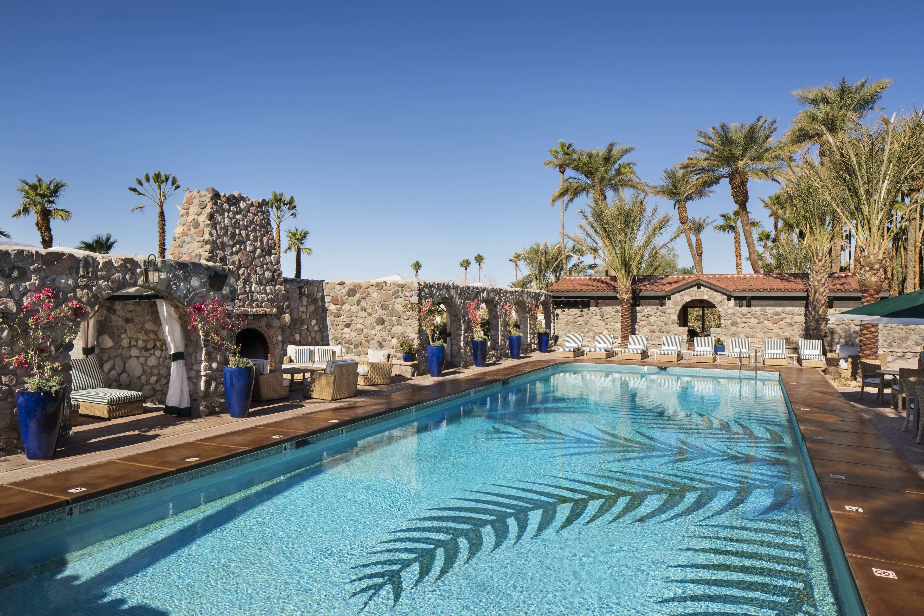 室外泳池；免費小屋、躺椅