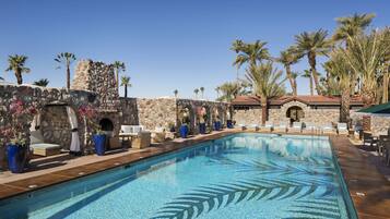 Piscina a l'aire lliure, cabanes gratuïtes i gandules