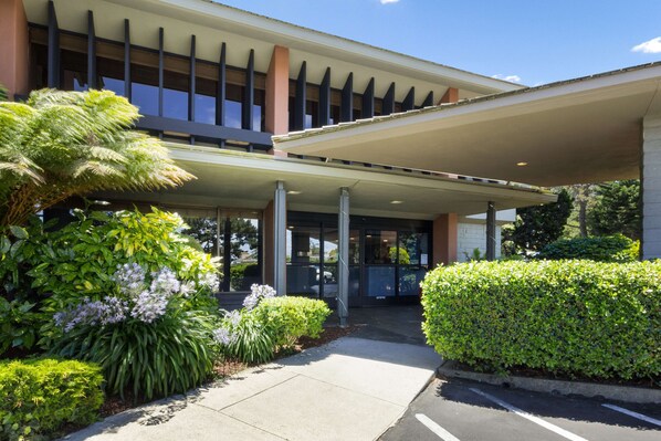 Exterior - Red Lion Hotel Monterey (Monterey)