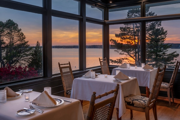 2 Restaurants, Frühstück, Mittagessen, Abendessen, lokale Küche