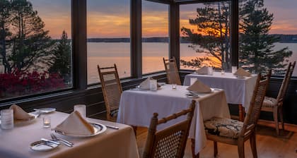 Spruce Point Inn