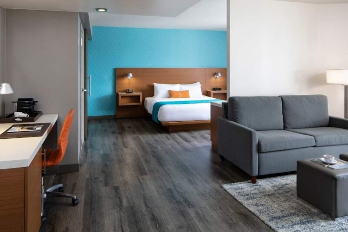 Egyptian cotton sheets, premium bedding, down comforters, pillowtop beds