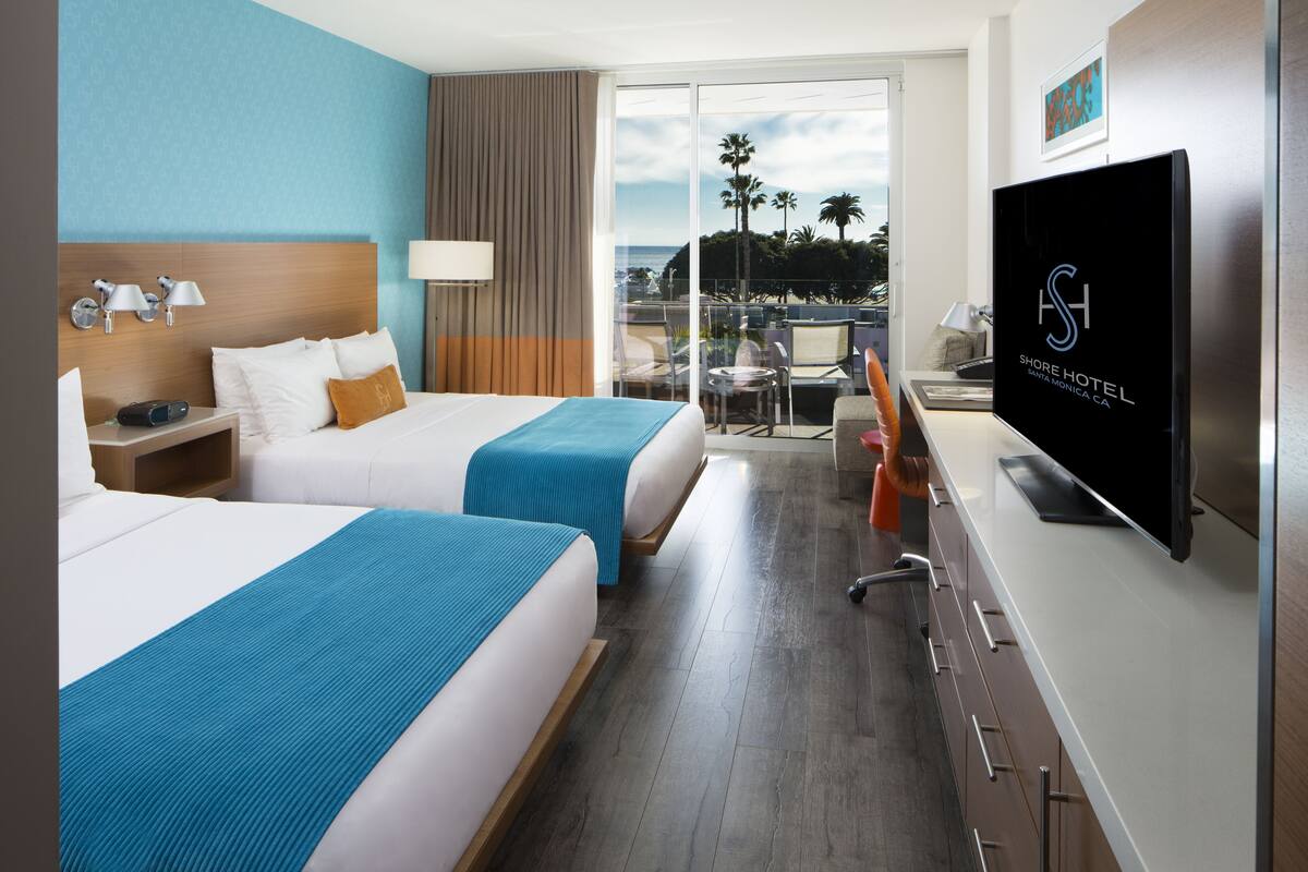 Habitación, 2 camas matrimoniales, vista parcial al océano | Sábanas de algodón egipcio, ropa de cama de alta calidad y edredón 