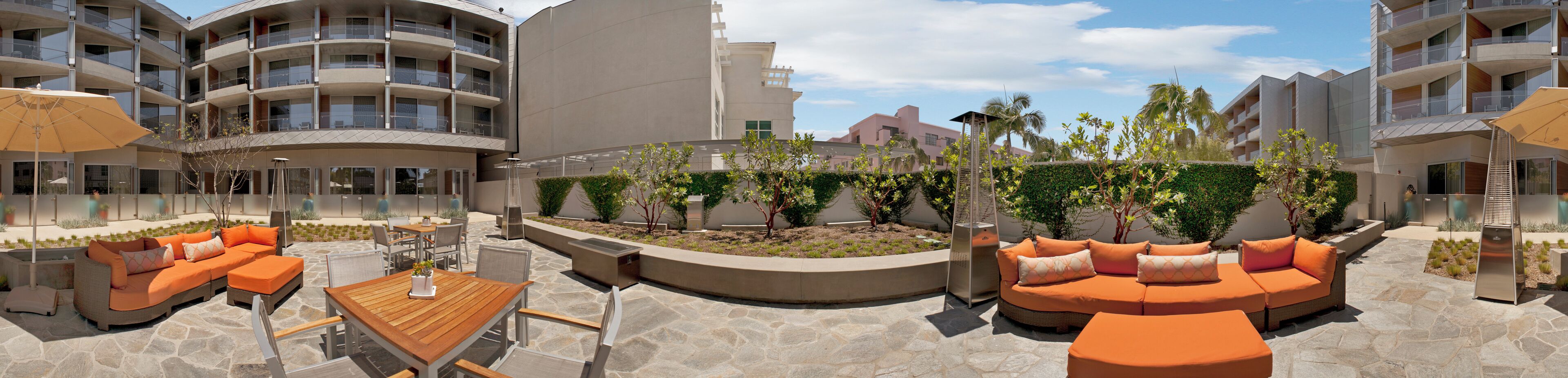 エジプト綿のシーツ、高級寝具、羽毛の掛け布団、ピロートップベッド