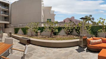 Egyptian cotton sheets, premium bedding, down comforters, pillowtop beds