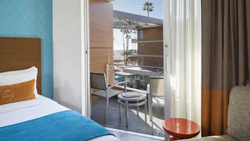 Egyptian cotton sheets, premium bedding, down comforters, pillowtop beds