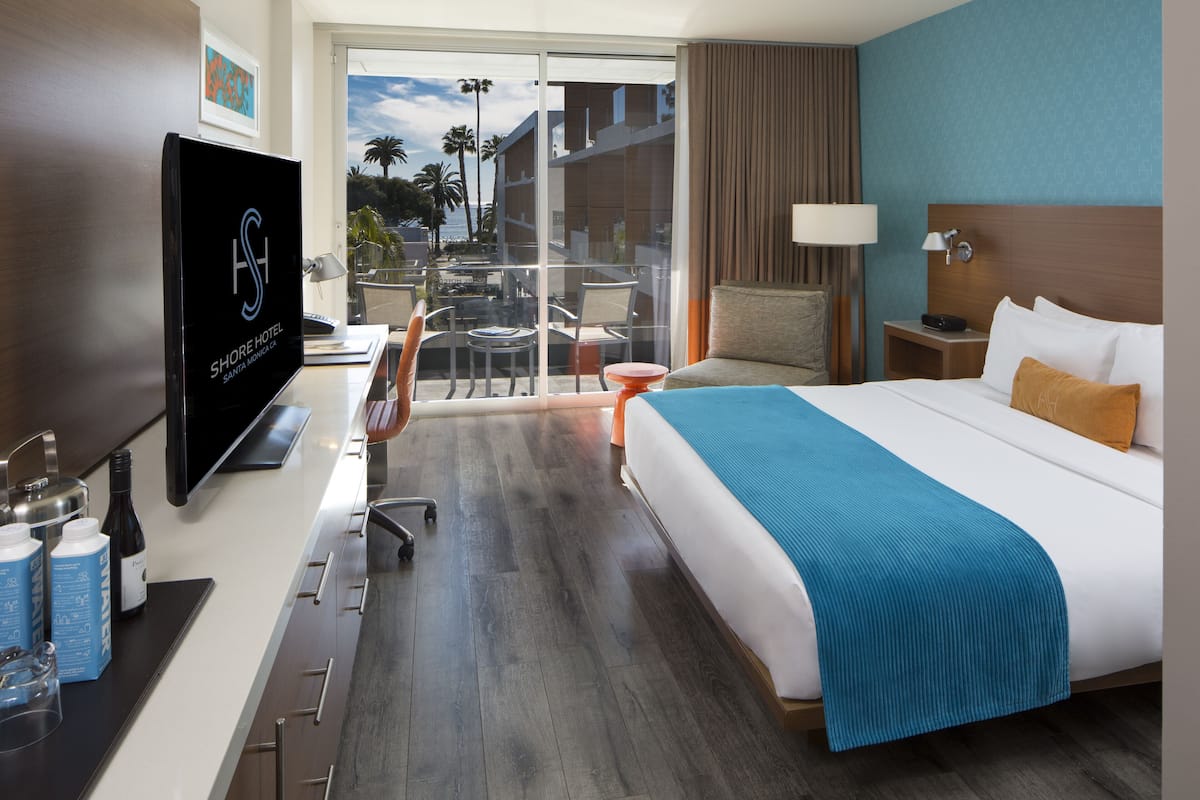 egyptian cotton sheets, premium bedding, down duvets, pillow-top beds