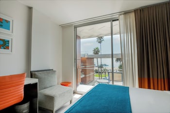 Egyptian cotton sheets, premium bedding, down comforters, pillowtop beds at Shore Hotel
