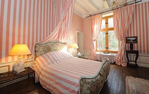 Minibar, individually decorated, individually furnished, desk