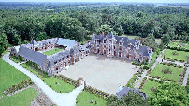 A large, historic building with a central courtyard, surrounded by lush greenery and a well-maintained garden. - Chateau De Jallanges (Vernou-sur-Brenne)
