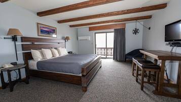 Superior Room, 1 King Bed, Mountain View | Minibar, in-room safe, desk, laptop workspace