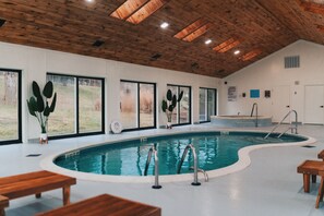 Indoor pool - Hotel Vienna (Windham)