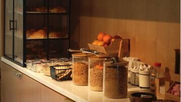 Free daily continental breakfast