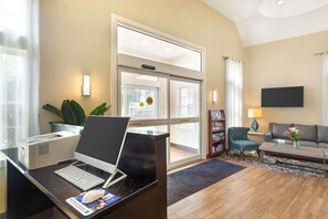 Trung tâm hành chính, văn phòng