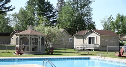 Kennebunk Gallery Motel & Cottages