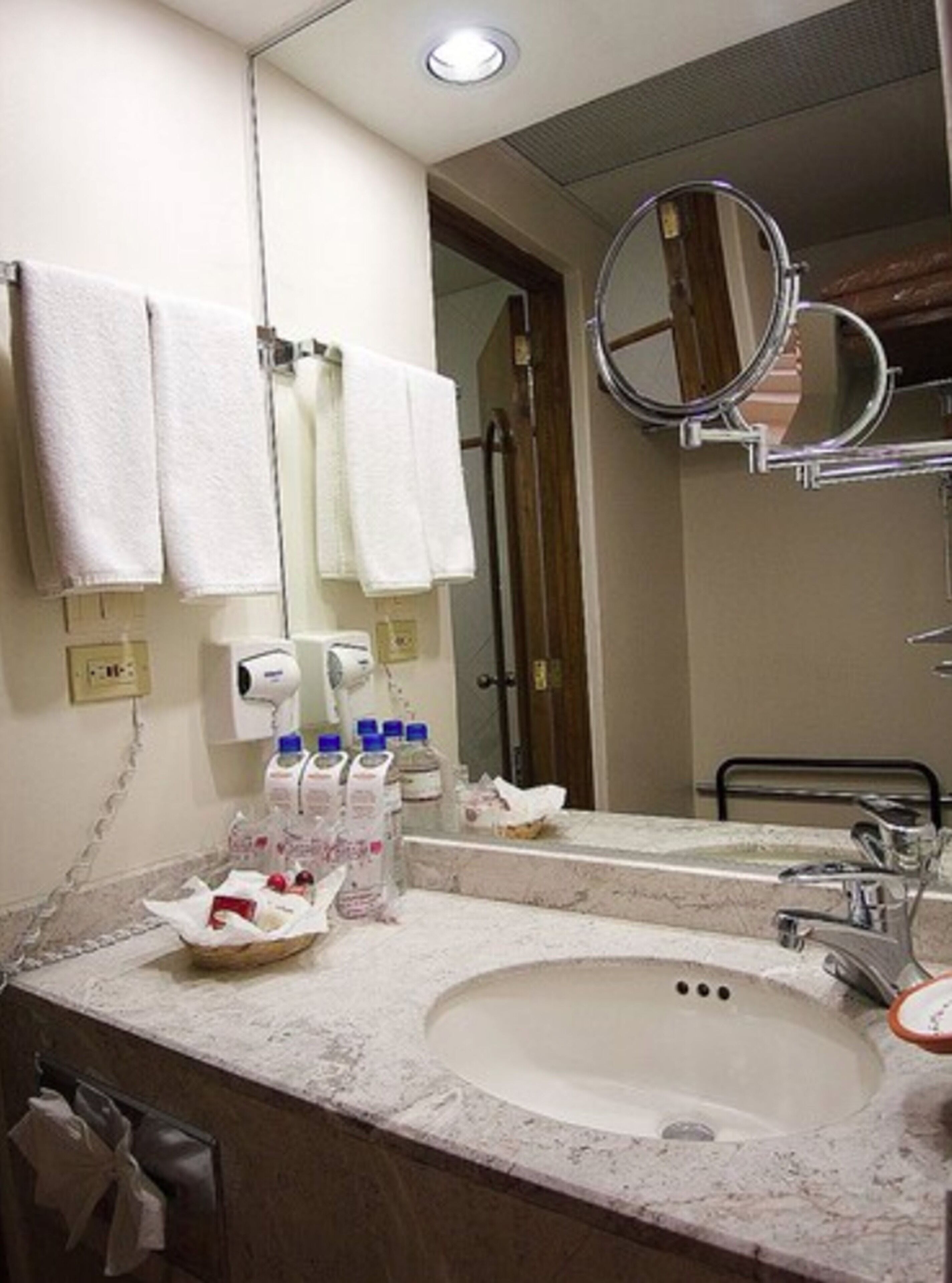 standard double room | bathroom | shower, free toiletries, hair dryer, towels