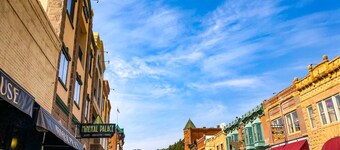 Mineral Palace Hotel & Casino