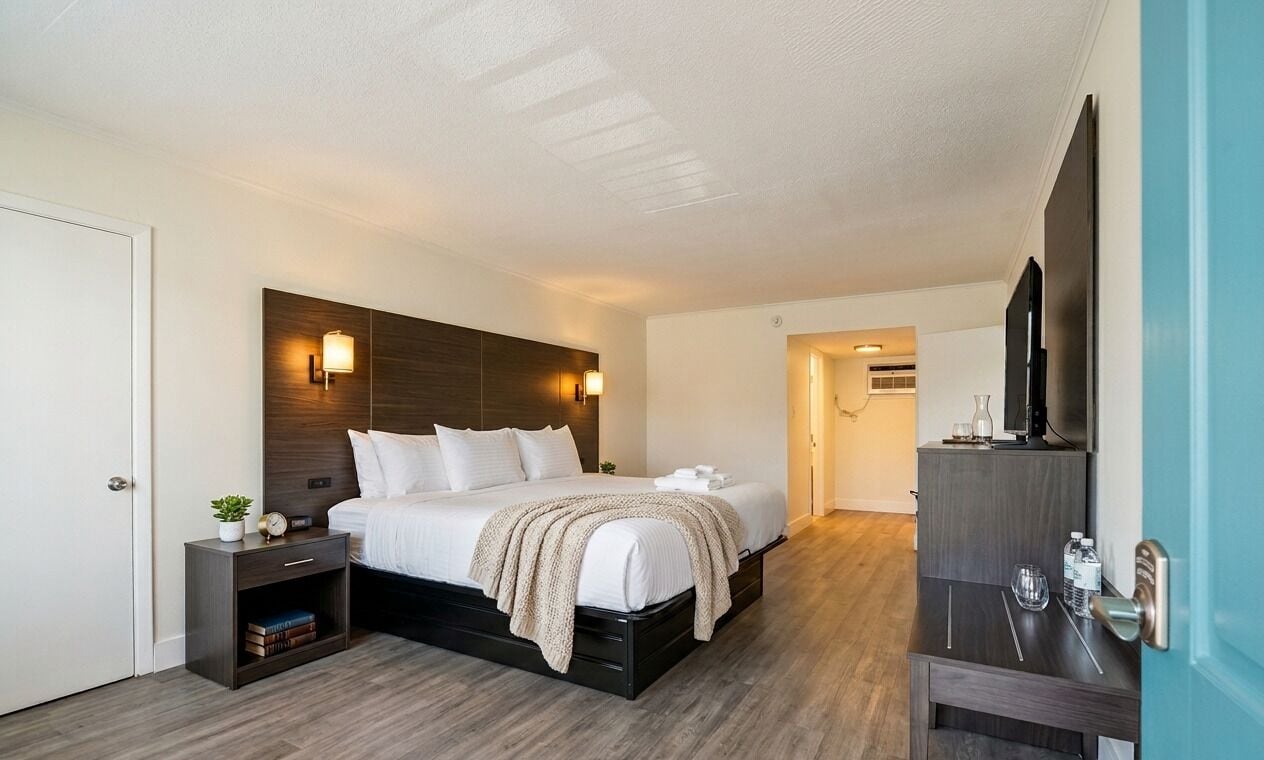 เครื่องนอนป้องกันสารก่อภูมิแพ้, ตู้นิรภัยในห้องพัก, โต๊ะทำงาน