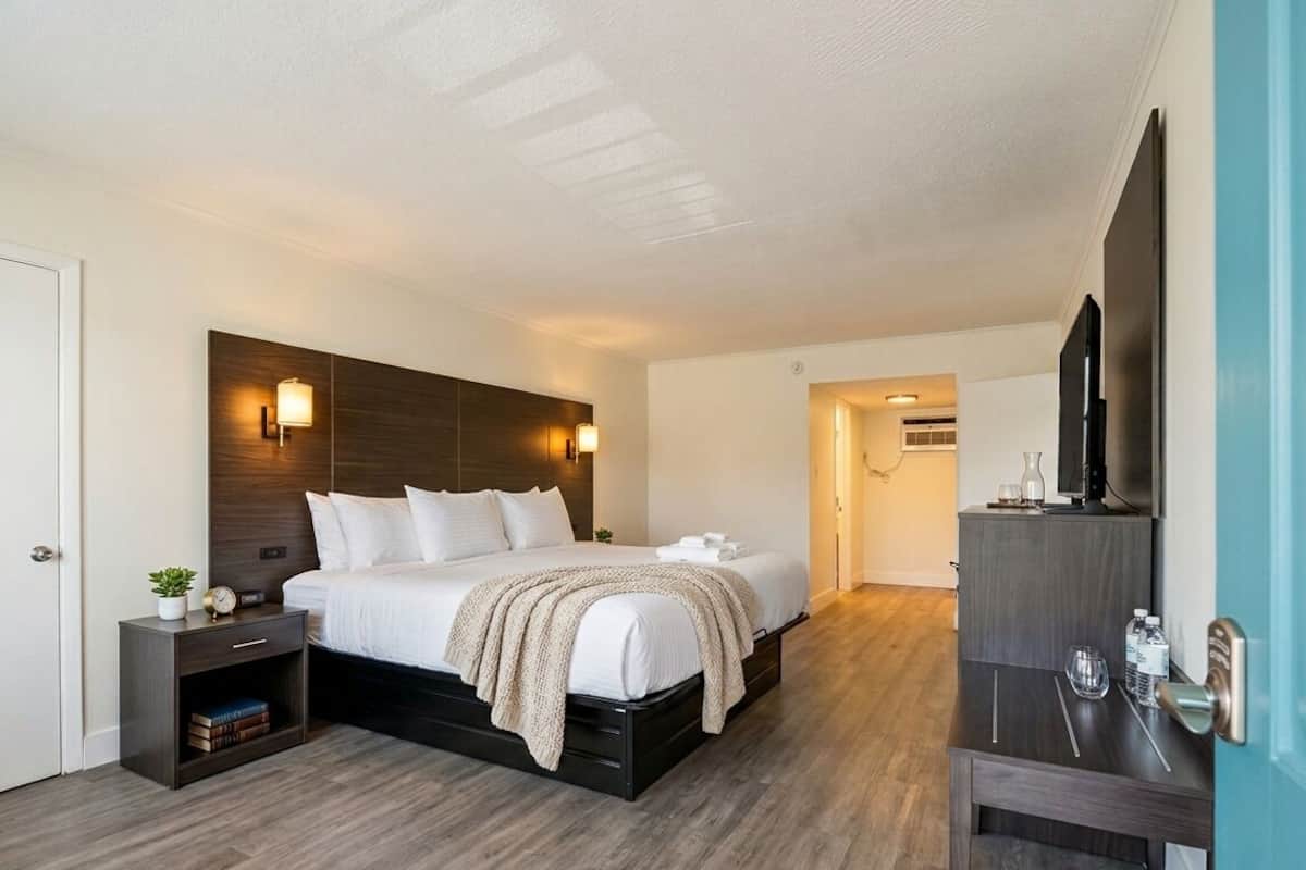 防过敏的被褥、客房内保险箱、办公桌、熨斗/熨板