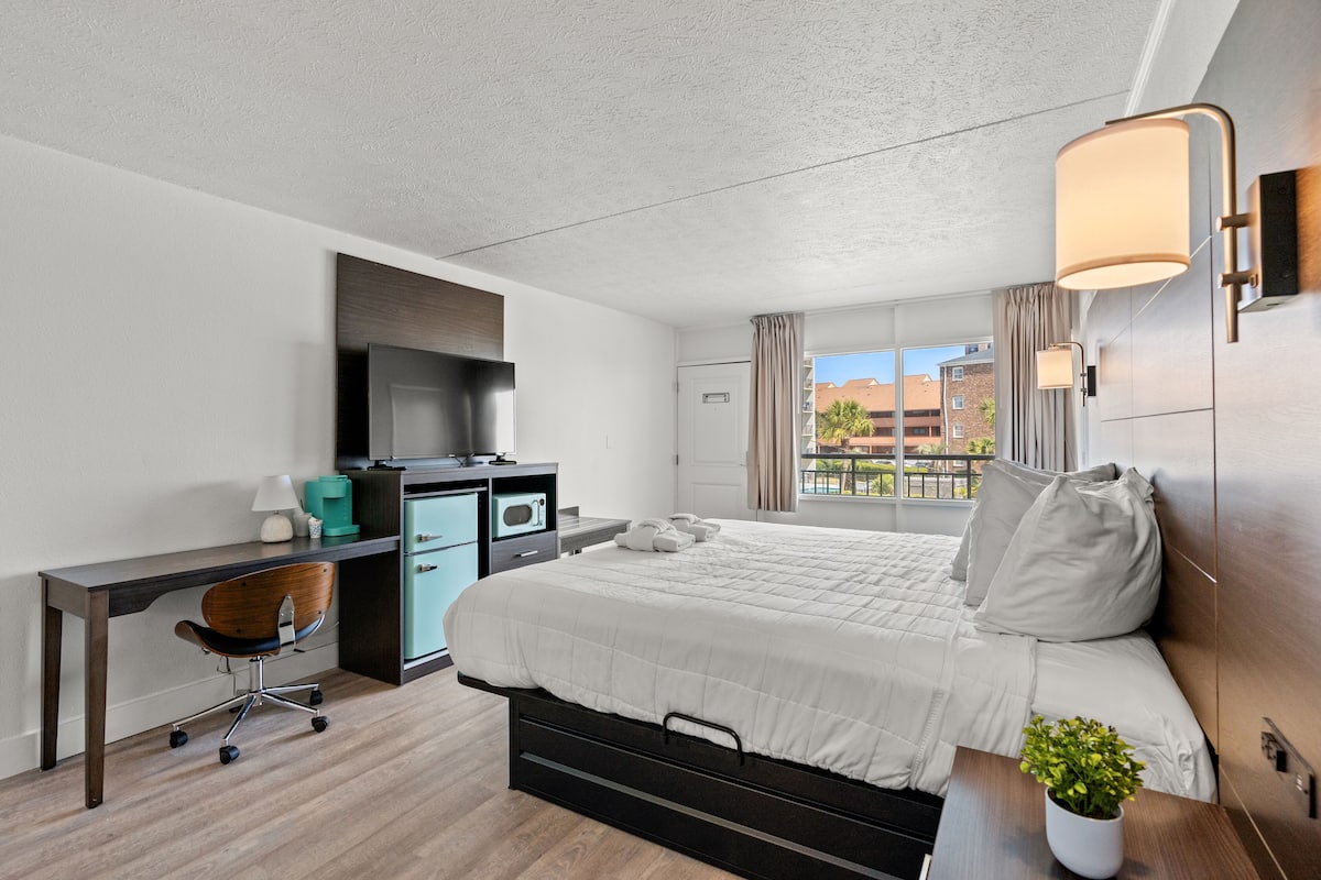 Suite, 2 Bedrooms, King and 2 Queens | Hypo-allergenic bedding, in-room safe, desk, iron/ironing board