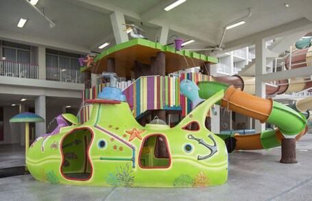 Crown Reef Beach Resort and Waterpark - Image 25