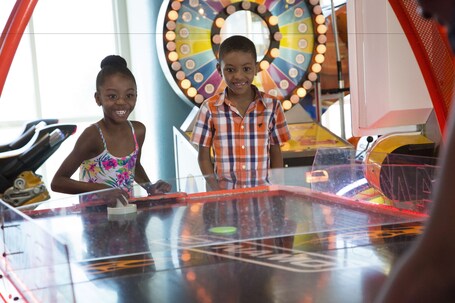 Crown Reef Beach Resort and Waterpark - Image 9