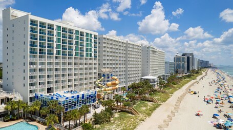 Crown Reef Beach Resort and Waterpark - Image 7