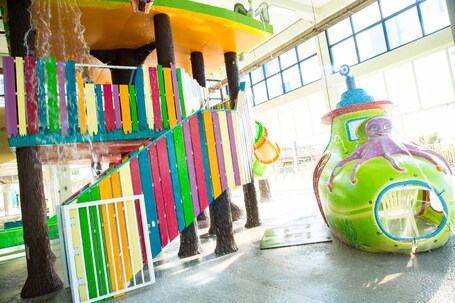 Crown Reef Beach Resort and Waterpark - Image 59