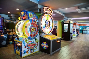 Games room - Crown Reef Beach Resort and Waterpark (Myrtle Beach)