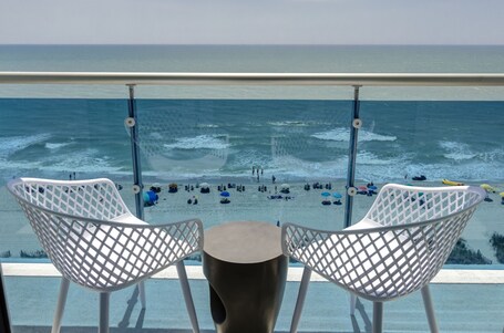 Crown Reef Beach Resort and Waterpark - Image 2