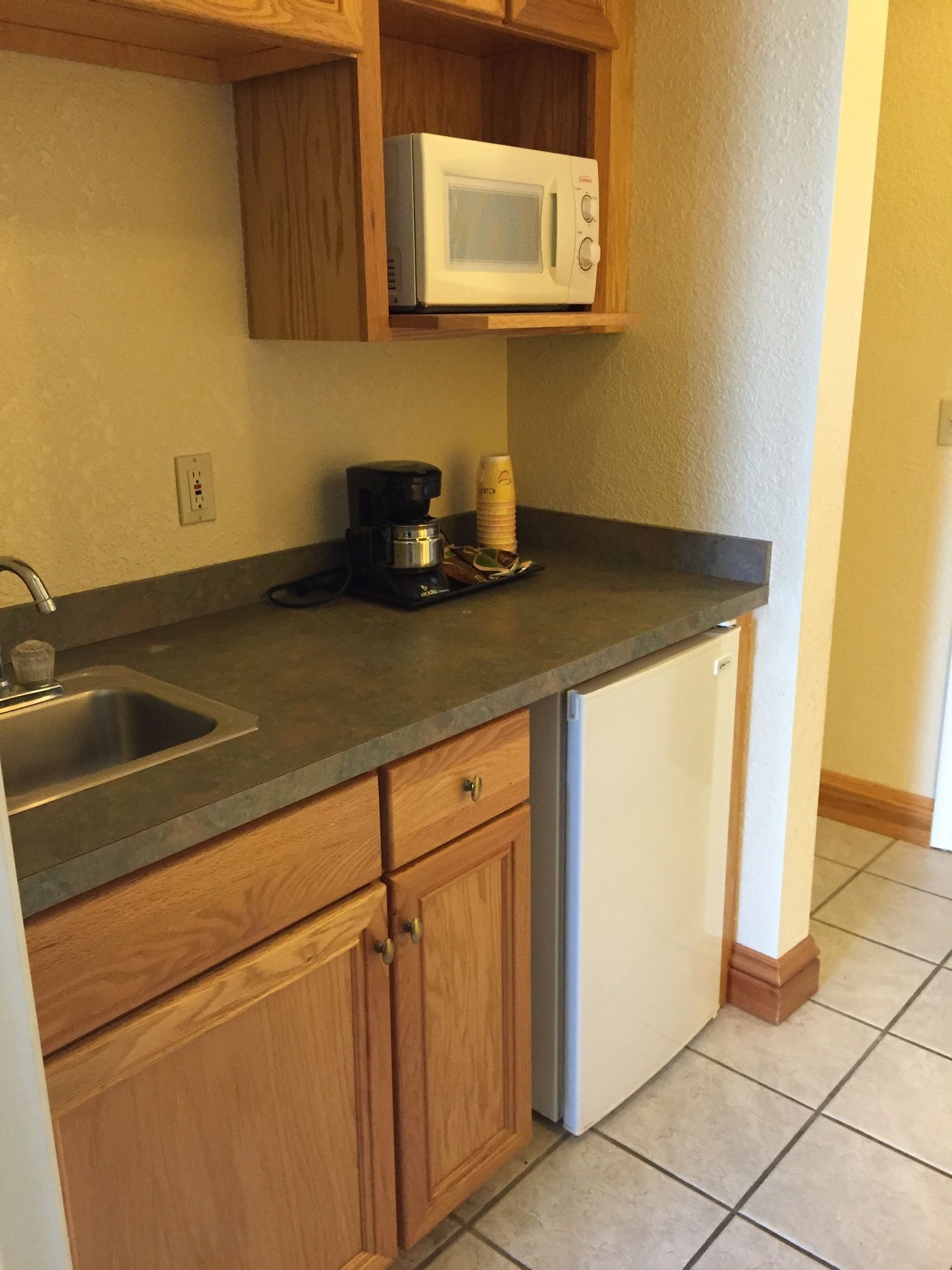 Fridge, microwave, coffee/tea maker