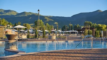 5 outdoor pools, open 9:00 AM to 10:00 PM, pool cabanas (surcharge)